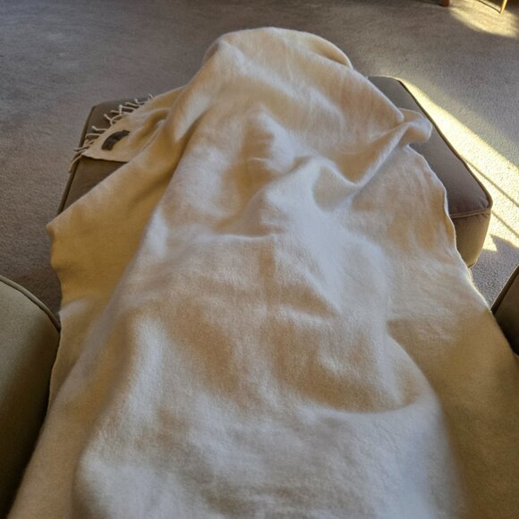 Sferra Dorsey Cashmere Throw or Wrap {{{SHRUNK}}} - Picture 7 of 11